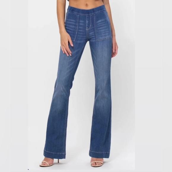 NWOT Cello Pull-On Flare Jeans - S - Picture 1 of 11